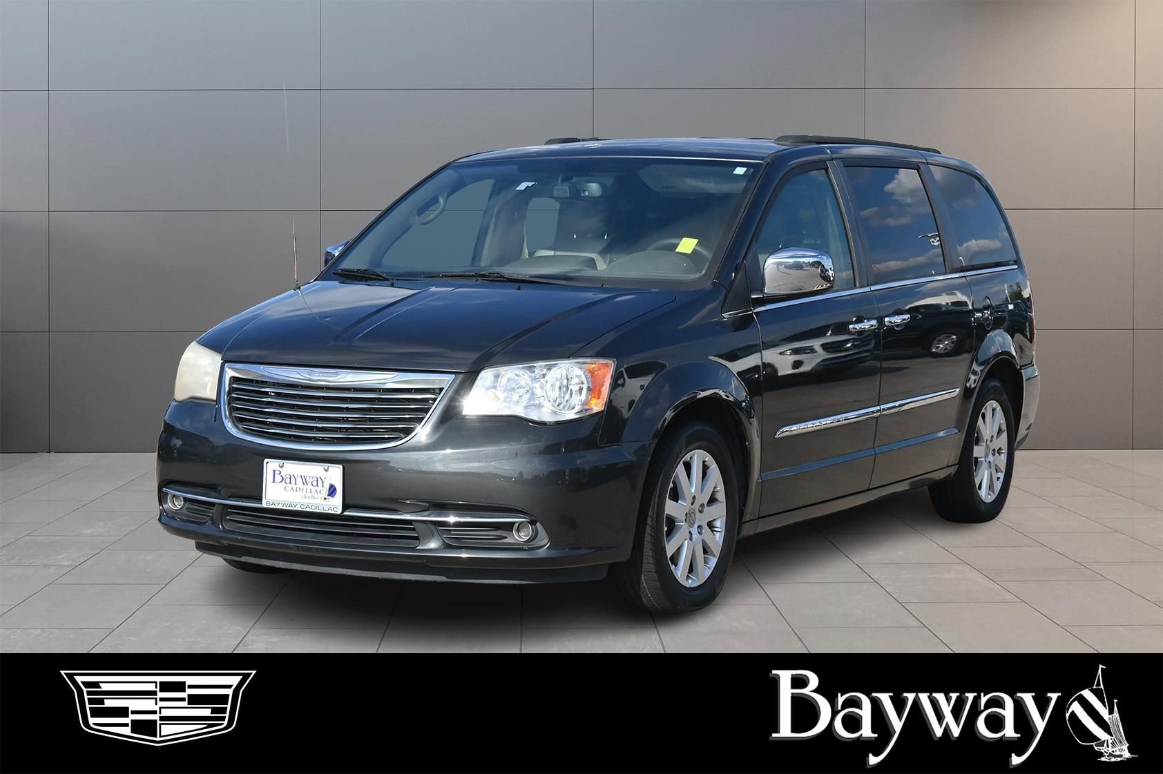 Used 2012 Chrysler Town & Country Touring-L w/ Entertainment Group #2 FWD image 1