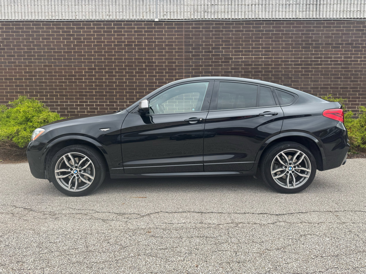 Used 2017 BMW X4 M40i image 2