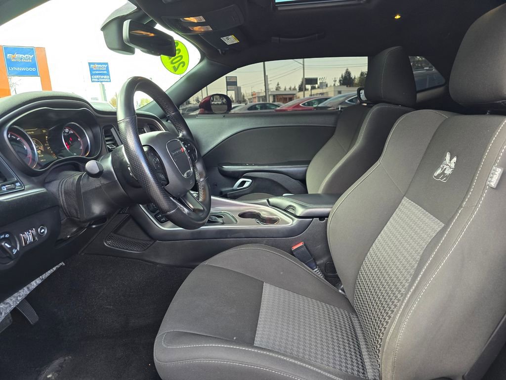 Used 2022 Dodge Challenger R/T Scat Pack w/ Driver Convenience Group RWD image 19