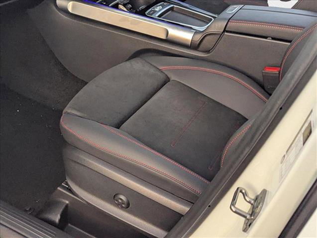 New 2025 Mercedes-Benz GLB 250 image 4