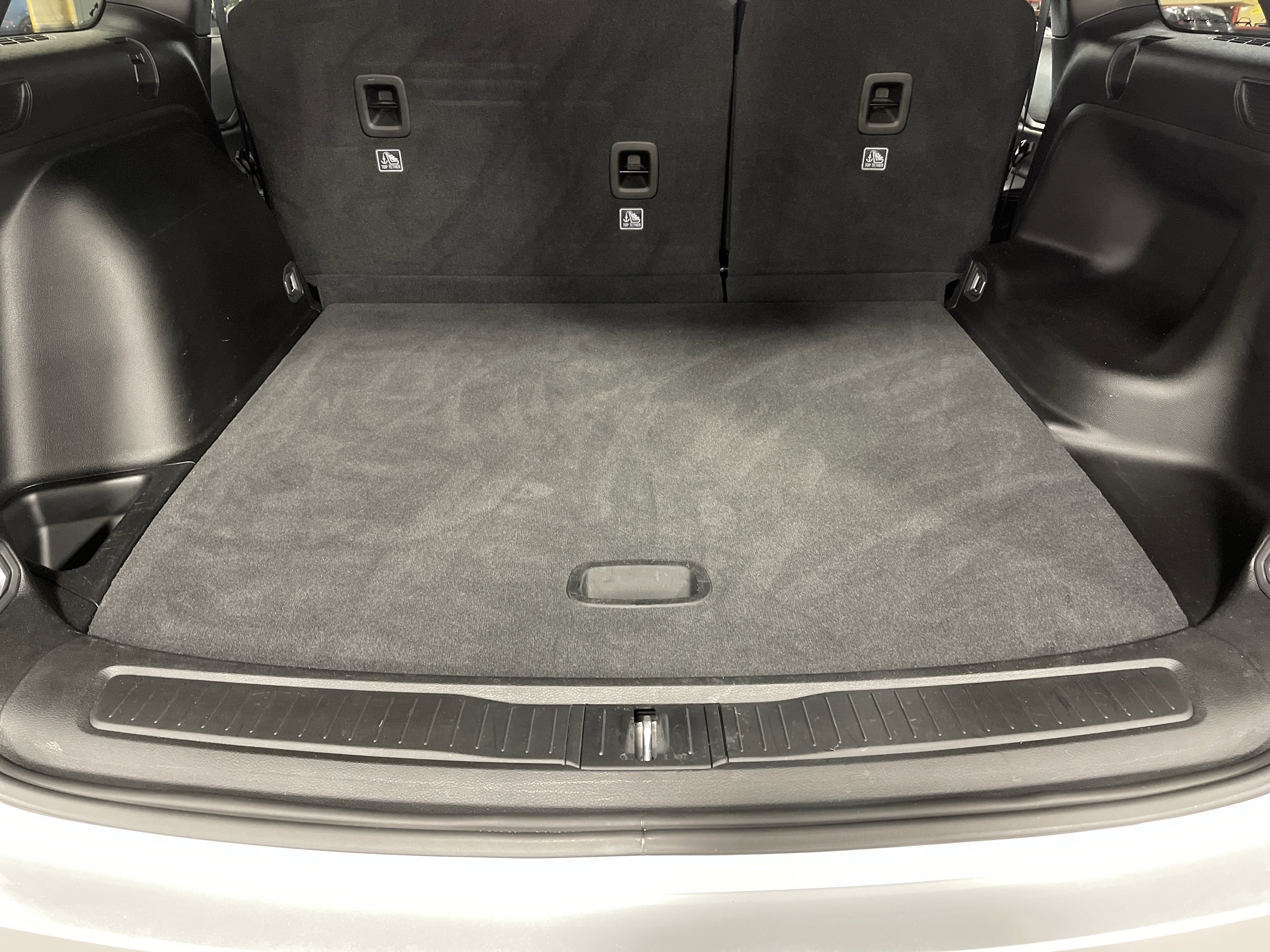 Used 2024 Jeep Grand Cherokee Laredo image 12