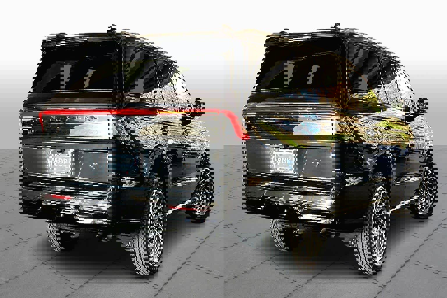 Used 2025 Lincoln Navigator Reserve image 12