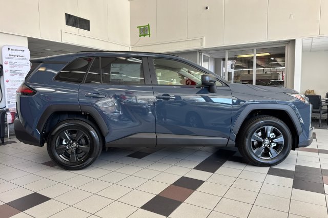 Used 2026 Toyota RAV4 LE AWD/4WD image 3
