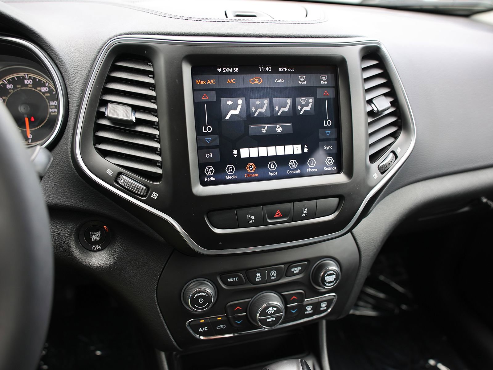 Used 2021 Jeep Cherokee Latitude Lux w/ Comfort/Convenience Group image 25