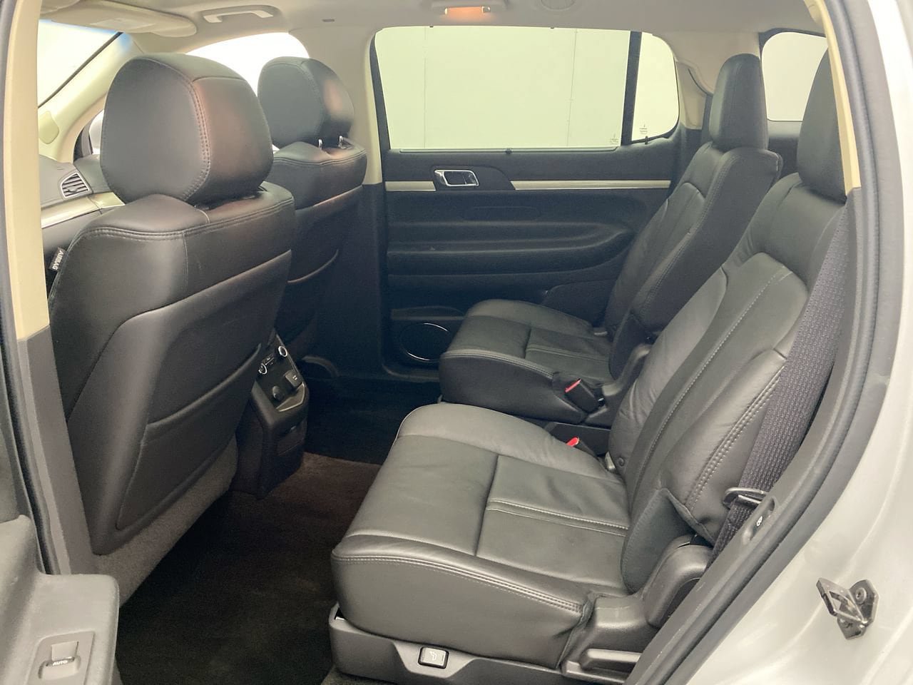 Used 2015 Lincoln MKT AWD image 24