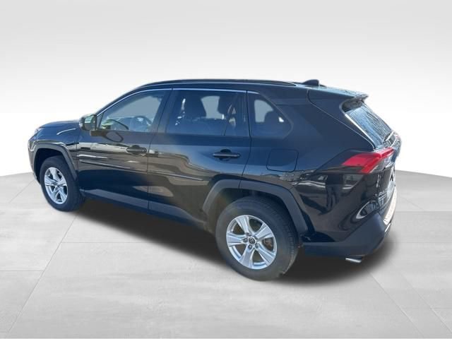 Used 2021 Toyota RAV4 XLE image 2