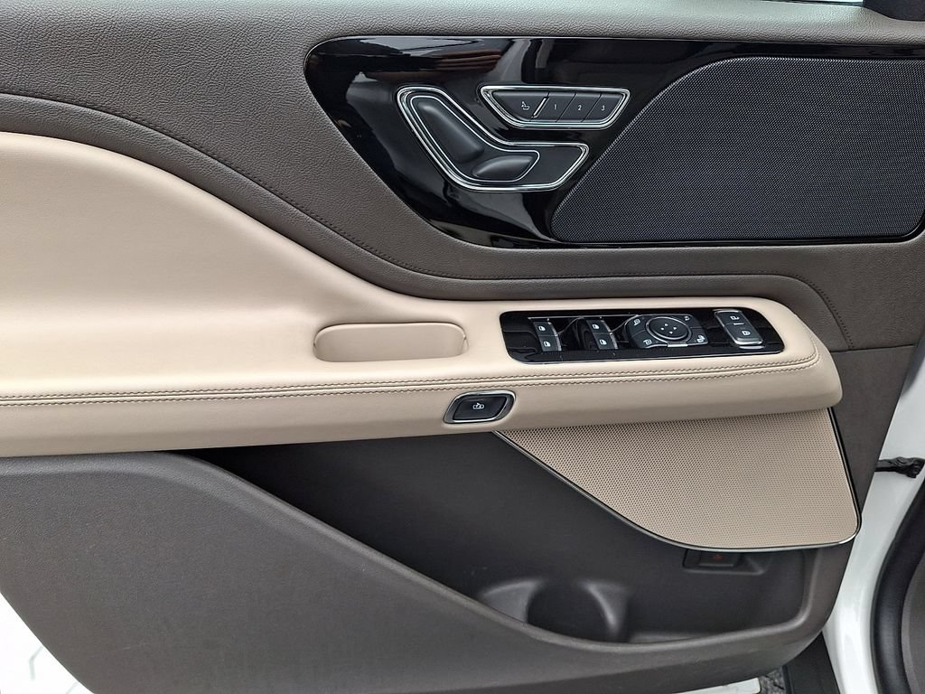 Certified 2024 Lincoln Aviator AWD w/ Premium Package image 14