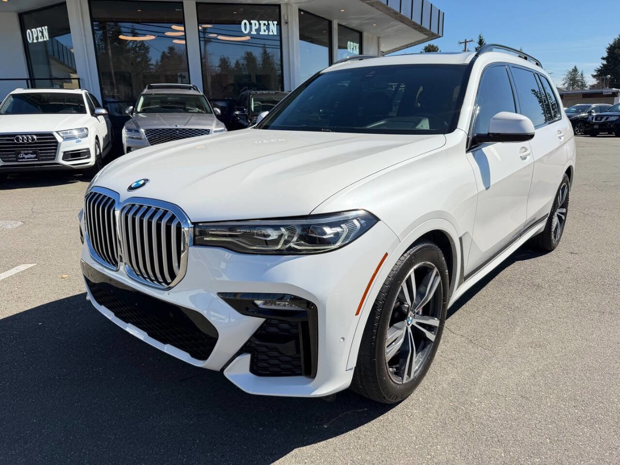 Used 2021 BMW X7 xDrive40i w/ M Sport Package image 1