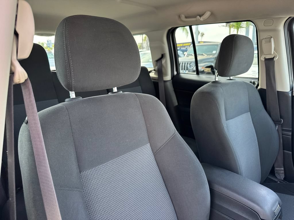 Used 2017 Jeep Patriot Latitude AWD/4WD image 15