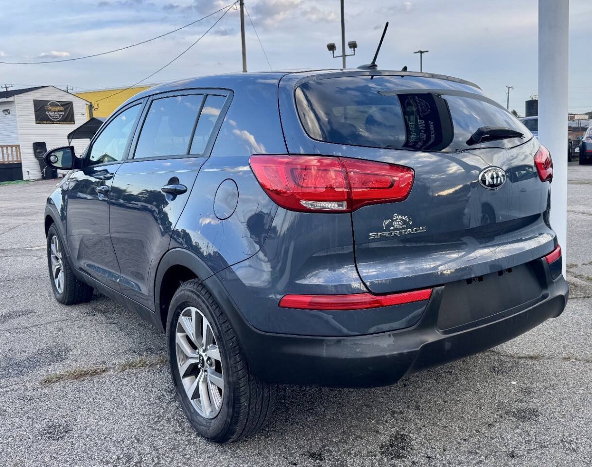 Used 2016 Kia Sportage LX AWD/4WD image 3
