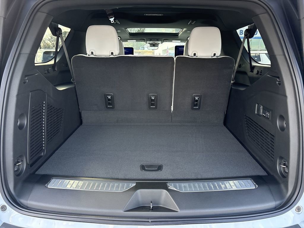 New 2026 Chevrolet Suburban Premier image 28