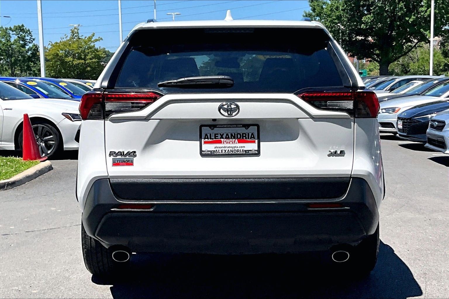 Used 2023 Toyota RAV4 XLE FWD image 4