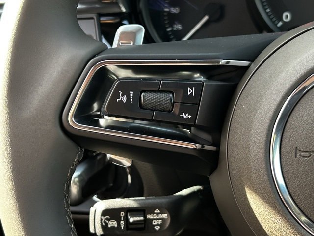 Certified 2025 Porsche Macan image 39