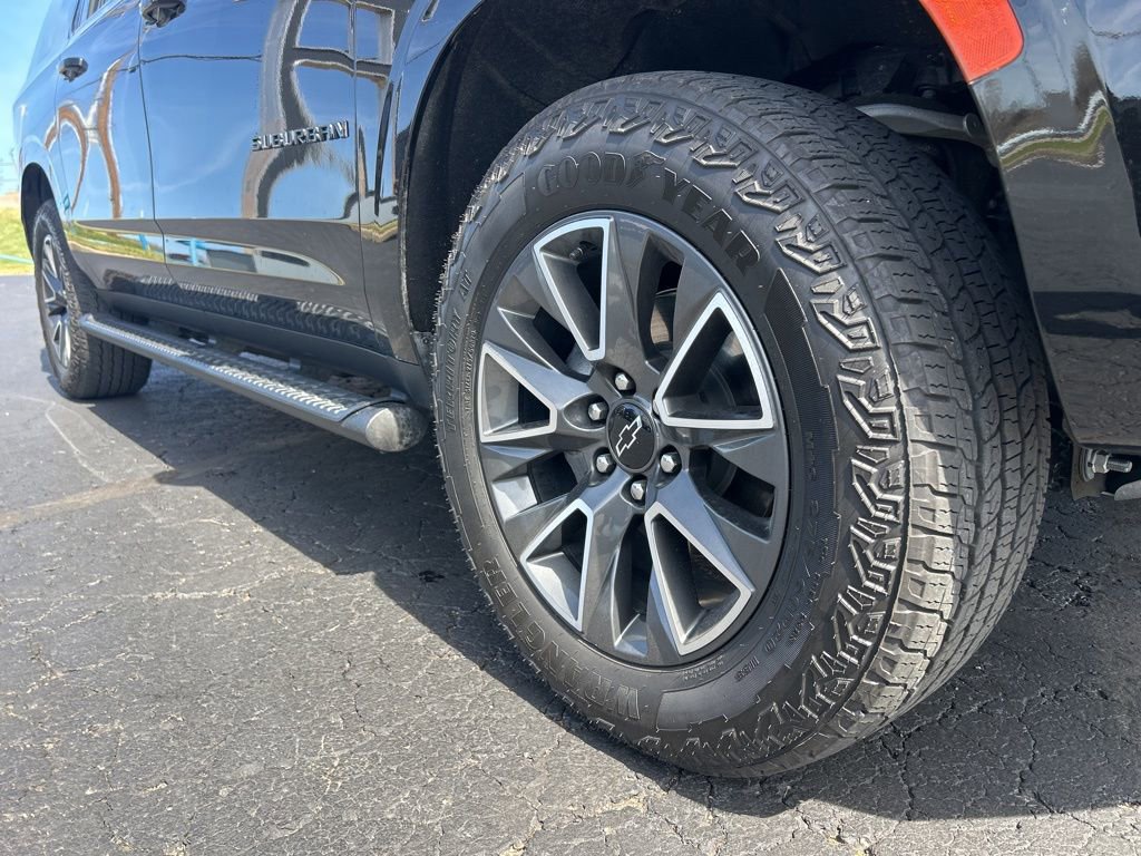 Used 2024 Chevrolet Suburban Z71 w/ Luxury Package AWD/4WD image 11