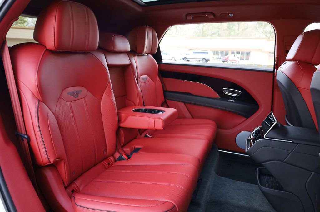 Used 2023 Bentley Bentayga Extended Wheelbase image 32