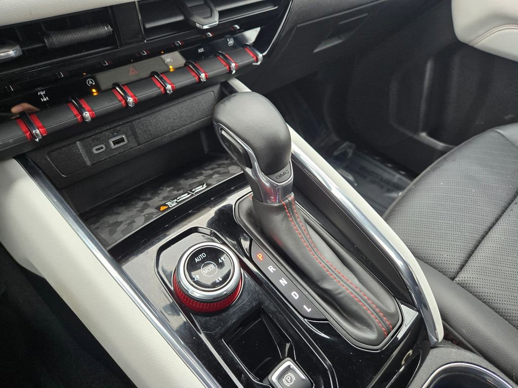 Used 2024 GMC Canyon AT4X image 20