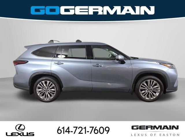 Used 2024 Toyota Highlander Platinum image 7