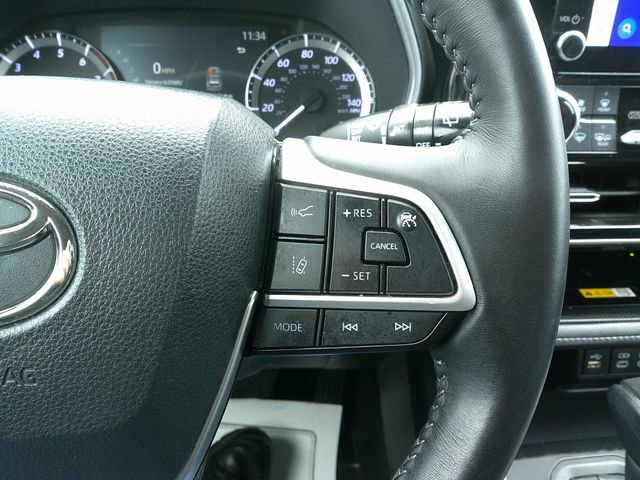 Used 2023 Toyota Highlander XLE image 14