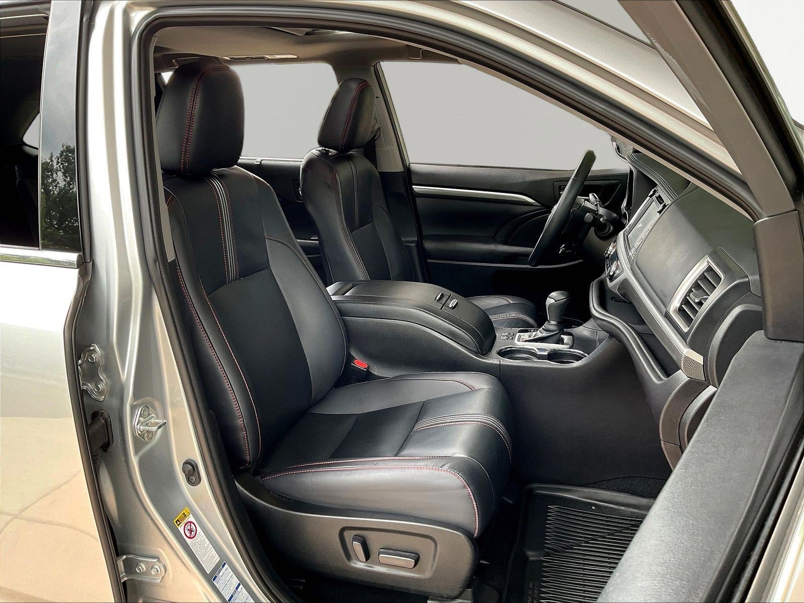 Used 2019 Toyota Highlander SE AWD/4WD image 30
