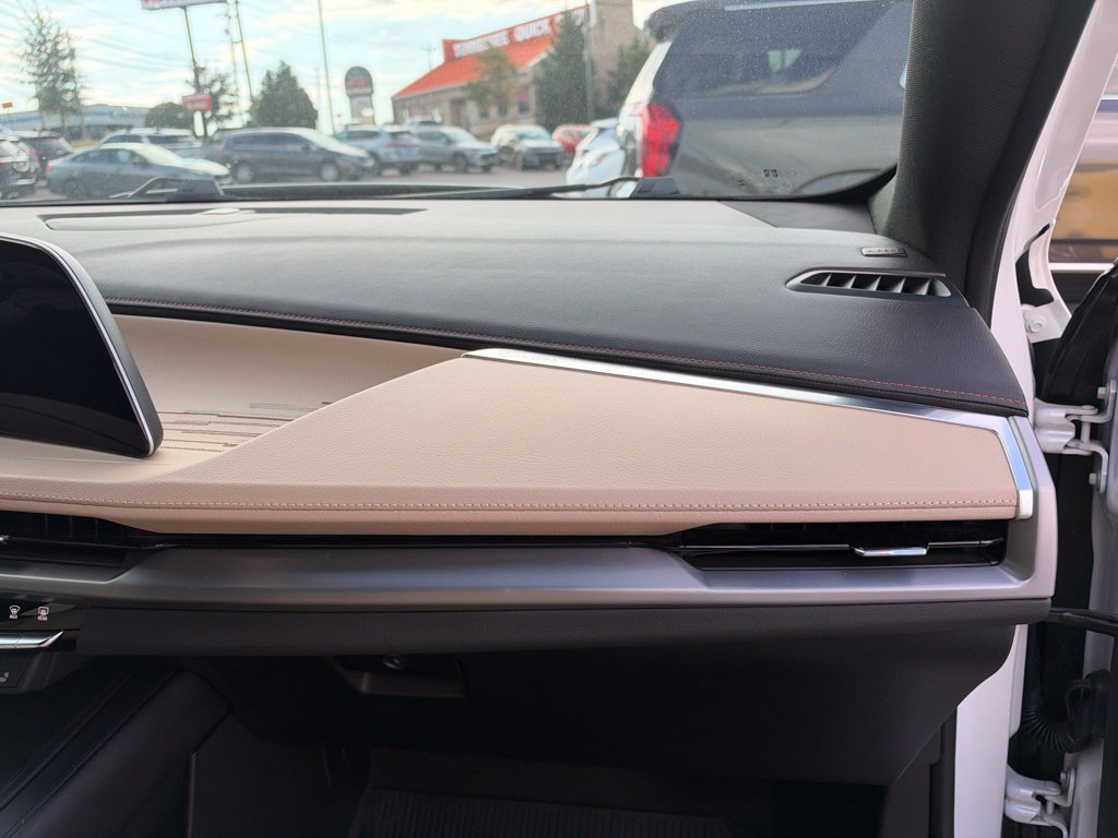 Used 2024 Cadillac XT4 Premium Luxury FWD image 16
