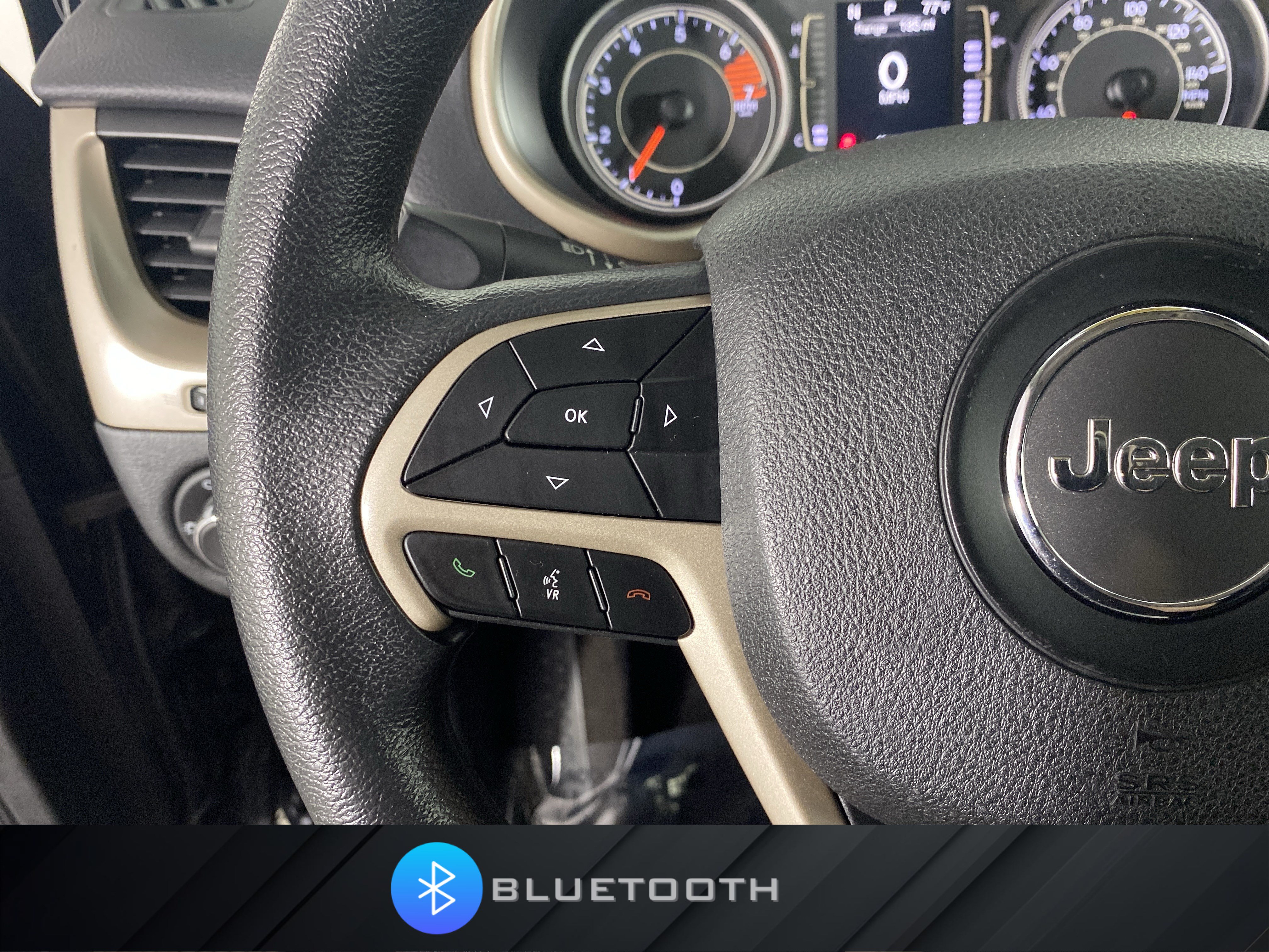 Used 2018 Jeep Cherokee Latitude w/ Safety Group AWD/4WD image 22