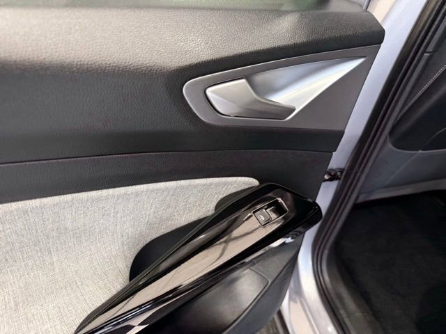 Used 2023 Volkswagen ID.4 Pro AWD/4WD image 18