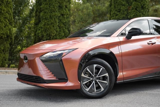 Used 2024 Lexus RZ 450e Premium w/ Technology Package AWD/4WD image 3