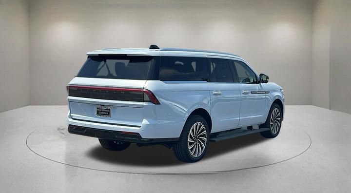 New 2026 Lincoln Navigator L Black Label AWD/4WD image 4