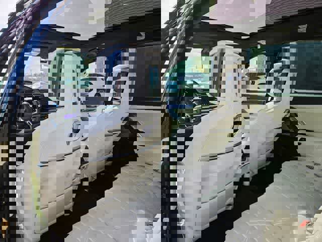 Used 2025 BMW 760i xDrive w/ Premium Package image 18