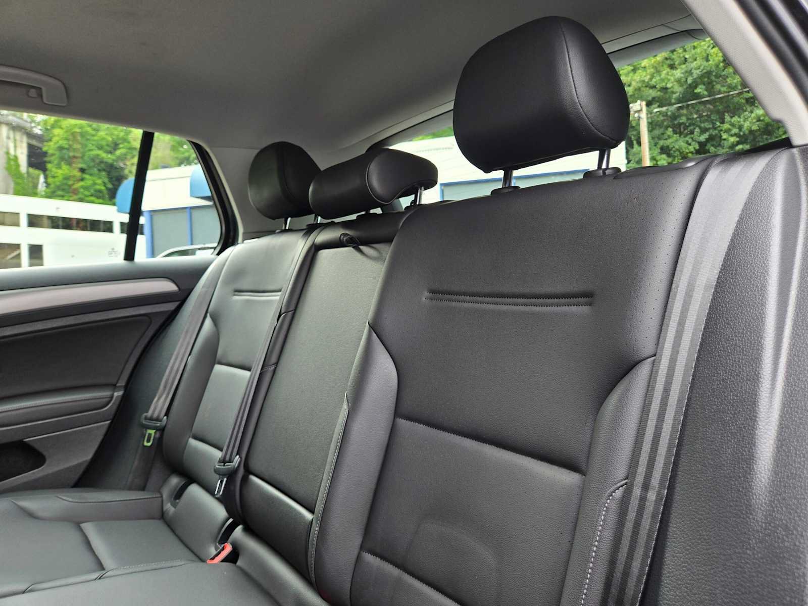 Used 2015 Volkswagen Golf S FWD image 17