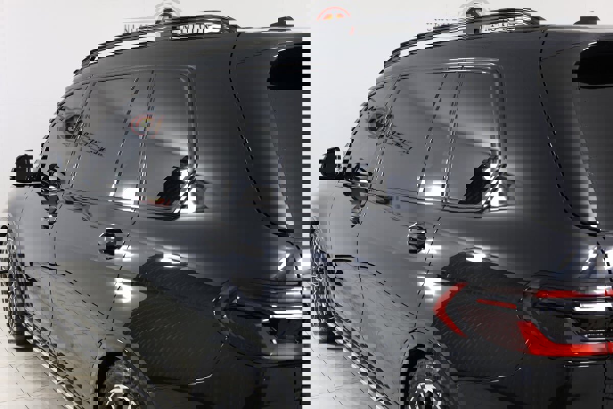 Used 2023 BMW X7 xDrive40i w/ M Sport Package image 51