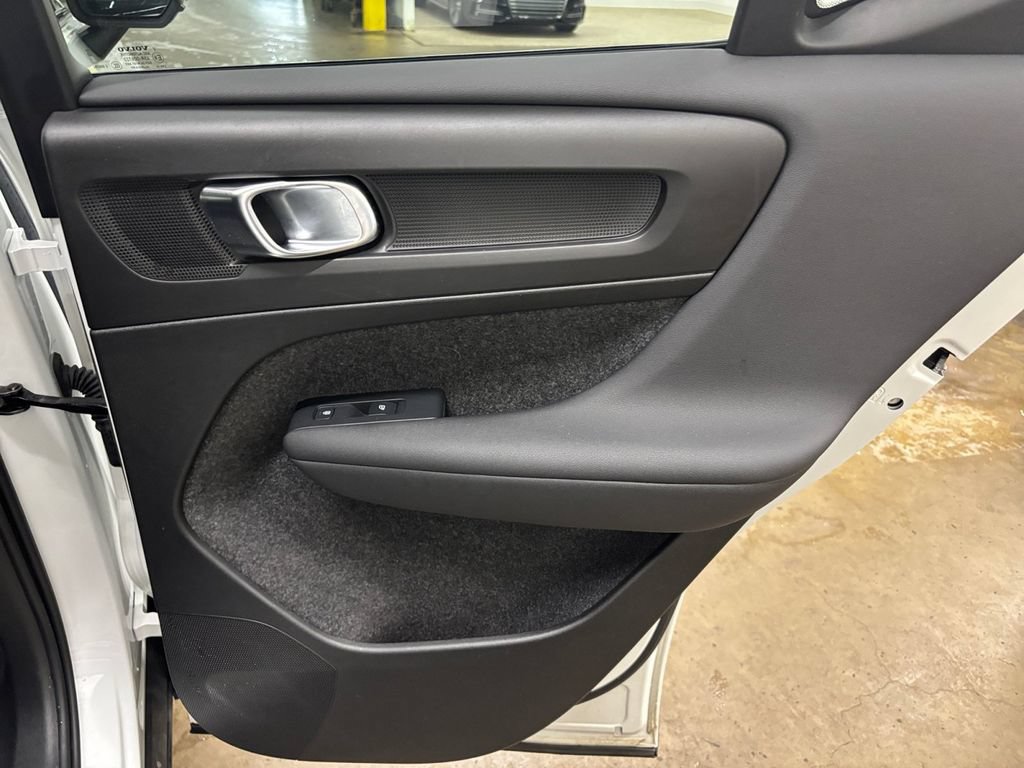 Certified 2024 Volvo XC40 B5 Plus w/ Climate Package AWD/4WD image 17