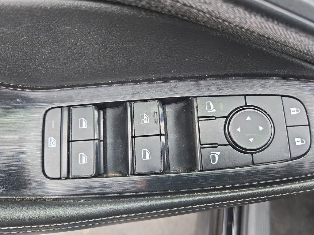 Used 2023 Nissan Rogue SV image 32