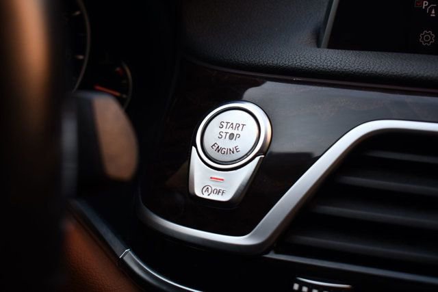 Used 2018 BMW 740i xDrive image 33