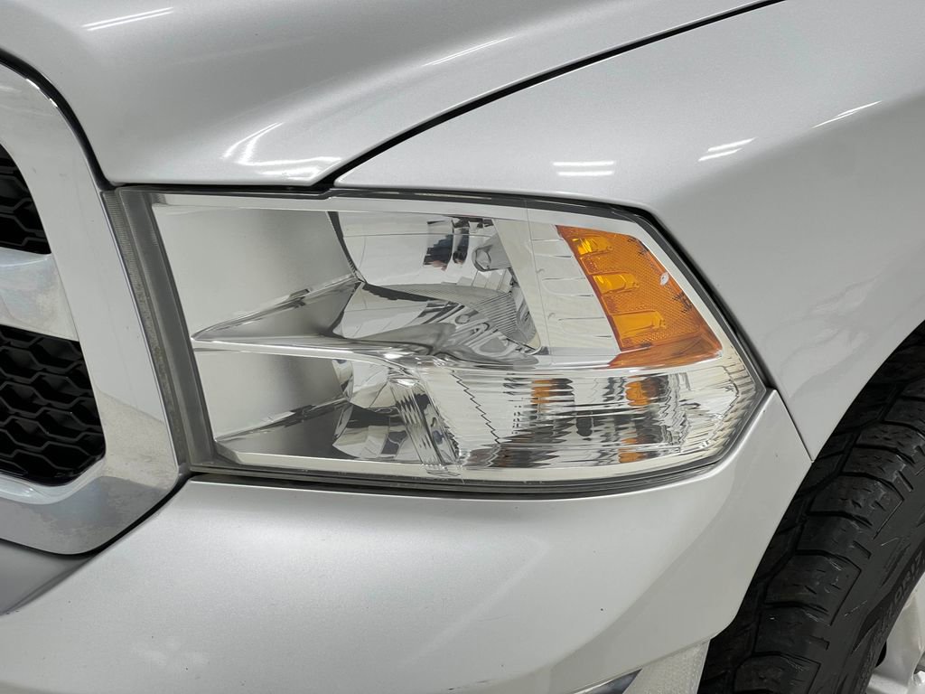 Used 2015 RAM 1500 Classic SLT w/ Luxury Group AWD/4WD image 32