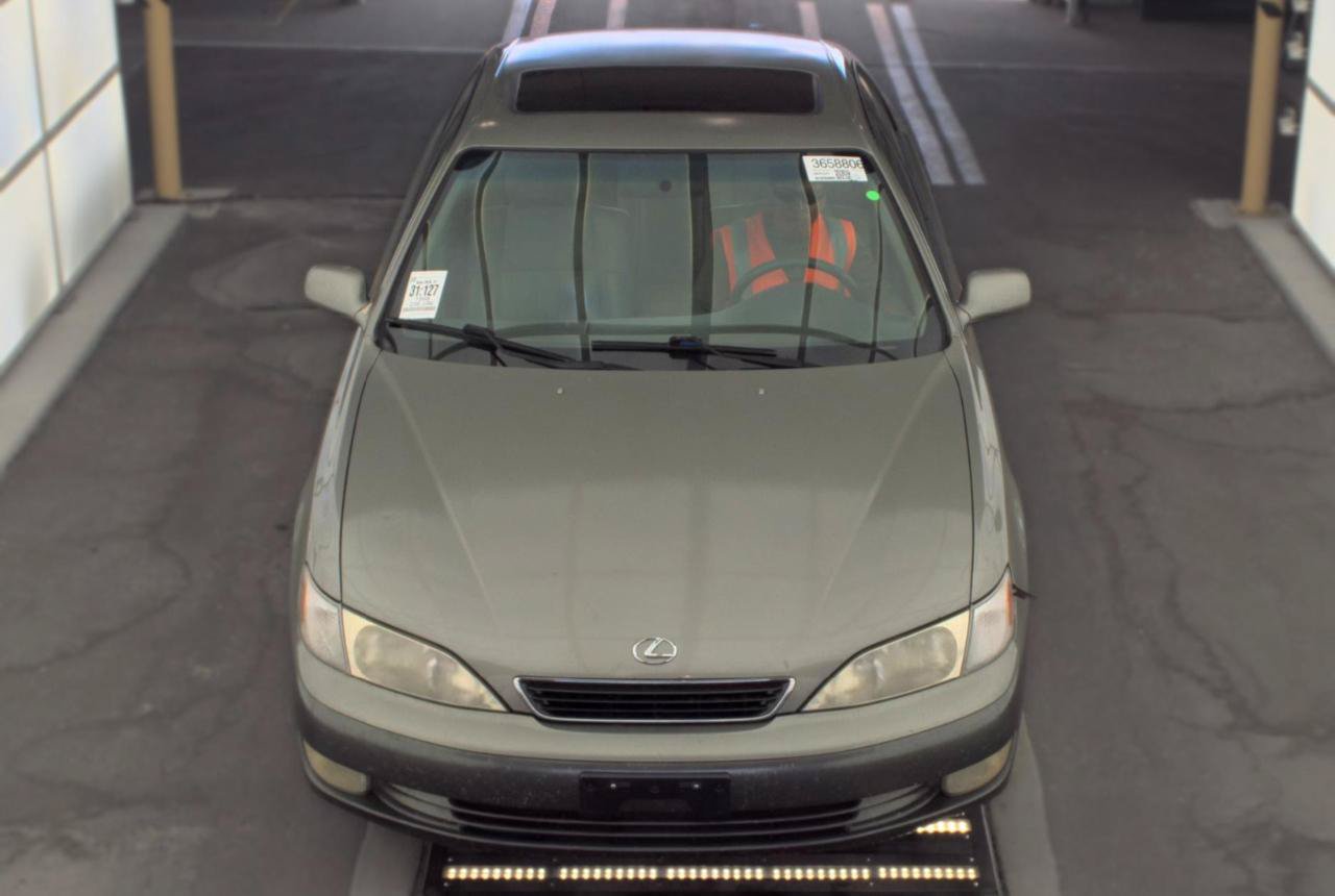 Used 1998 Lexus ES 330 FWD image 2