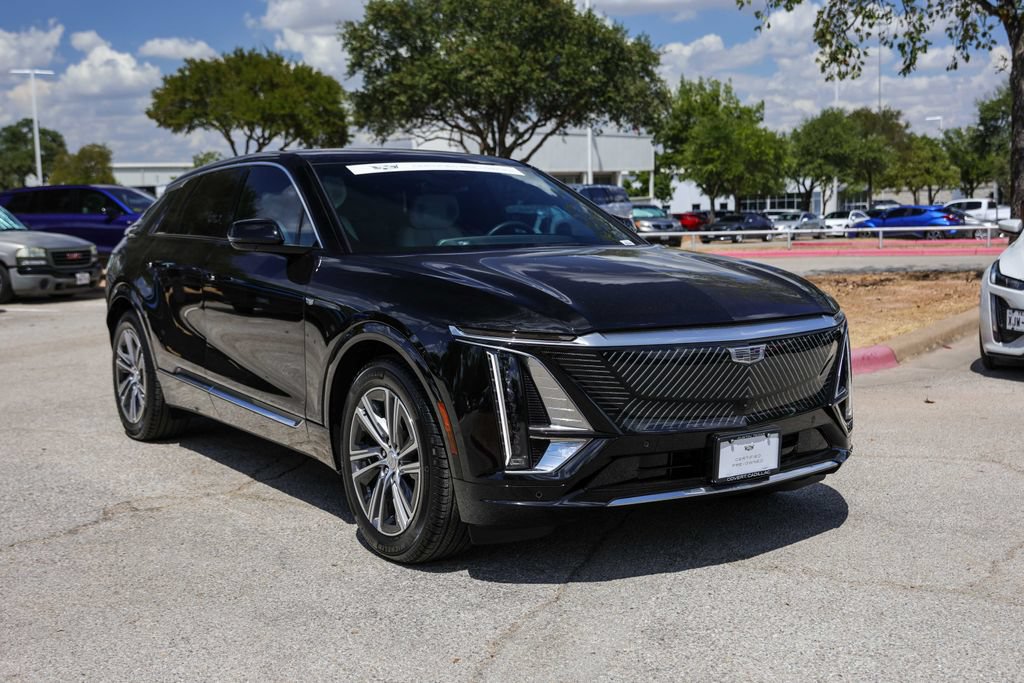 Used 2024 Cadillac Lyriq Luxury AWD/4WD image 6