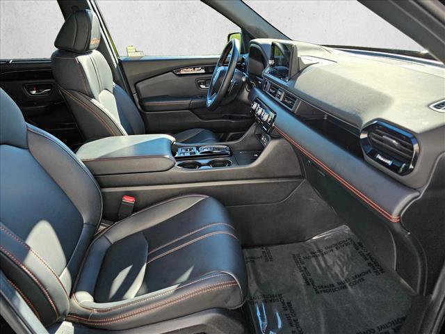 Used 2025 Honda Pilot TrailSport image 12