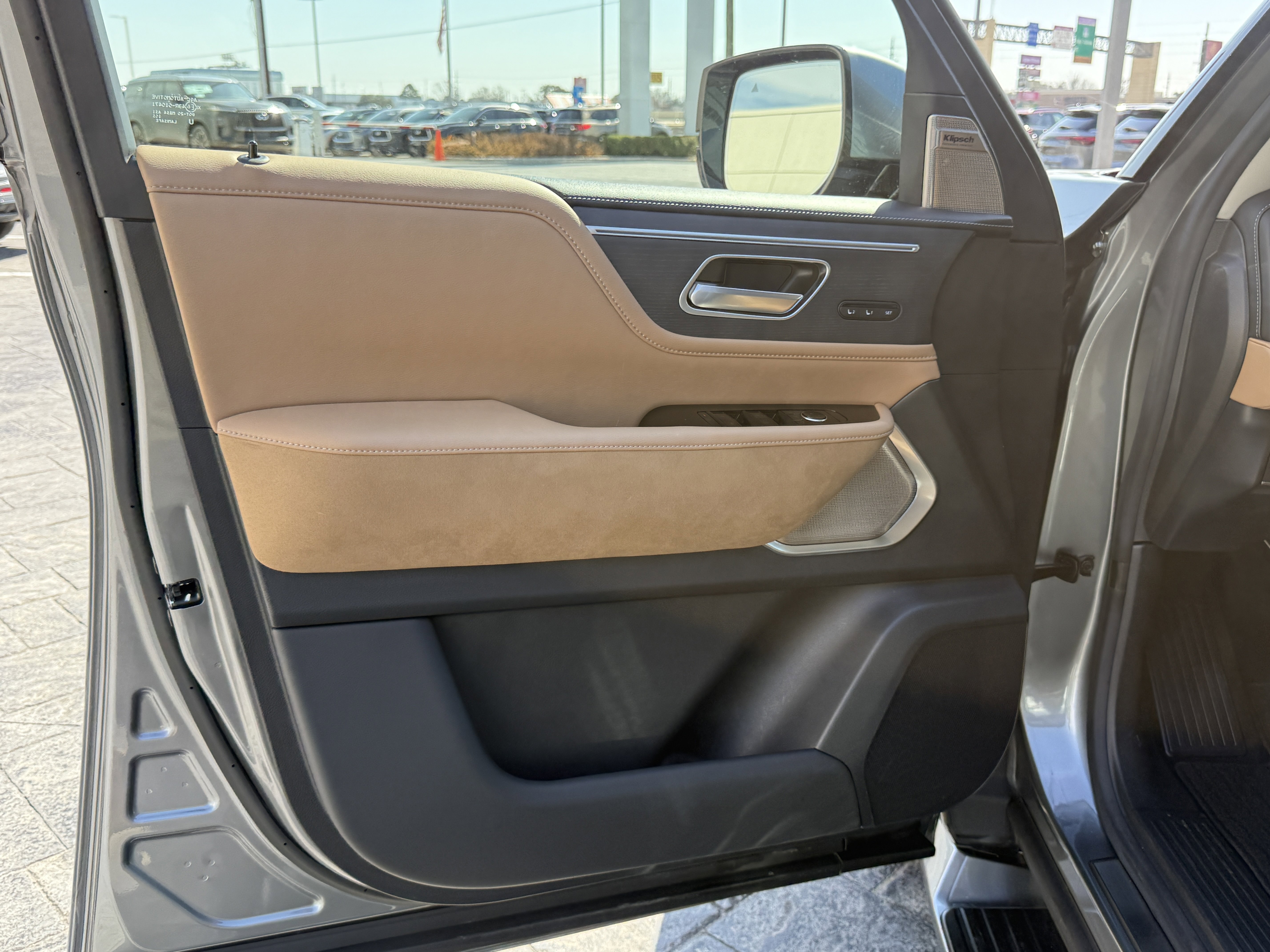 Certified 2025 INFINITI QX80 Sensory image 10