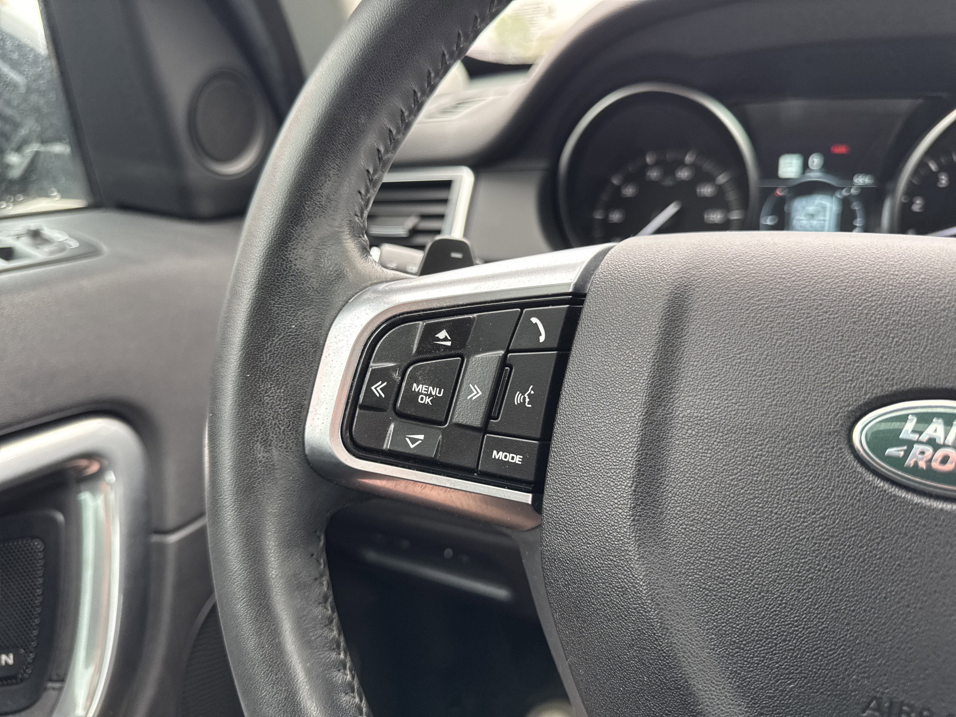 Used 2019 Land Rover Discovery Sport HSE AWD/4WD image 17