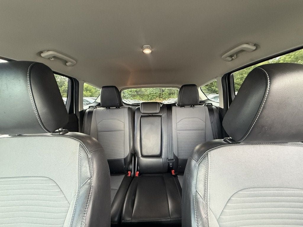 Used 2019 Ford Escape SE FWD image 22