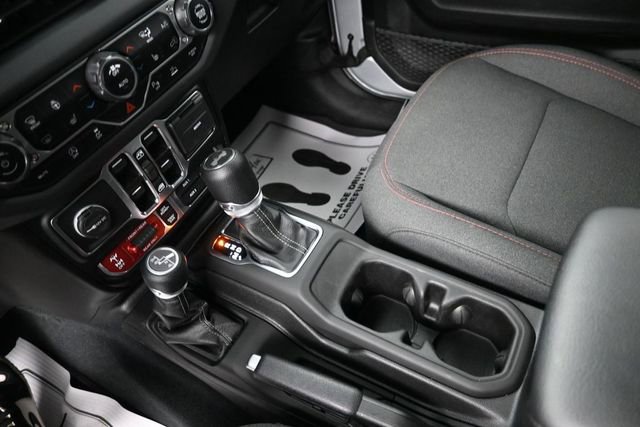 Used 2024 Jeep Wrangler Unlimited Rubicon w/ Technology Group AWD/4WD image 18