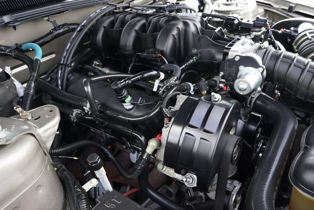 Used 2005 Ford Mustang Premium RWD image 30