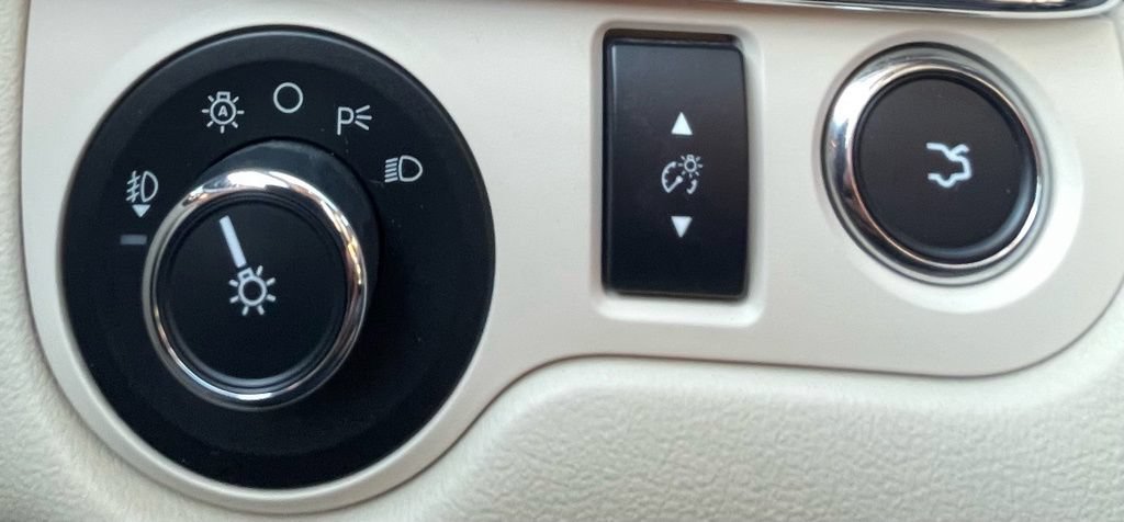 Used 2016 Lincoln MKS w/ Equipment Group 101A FWD image 21