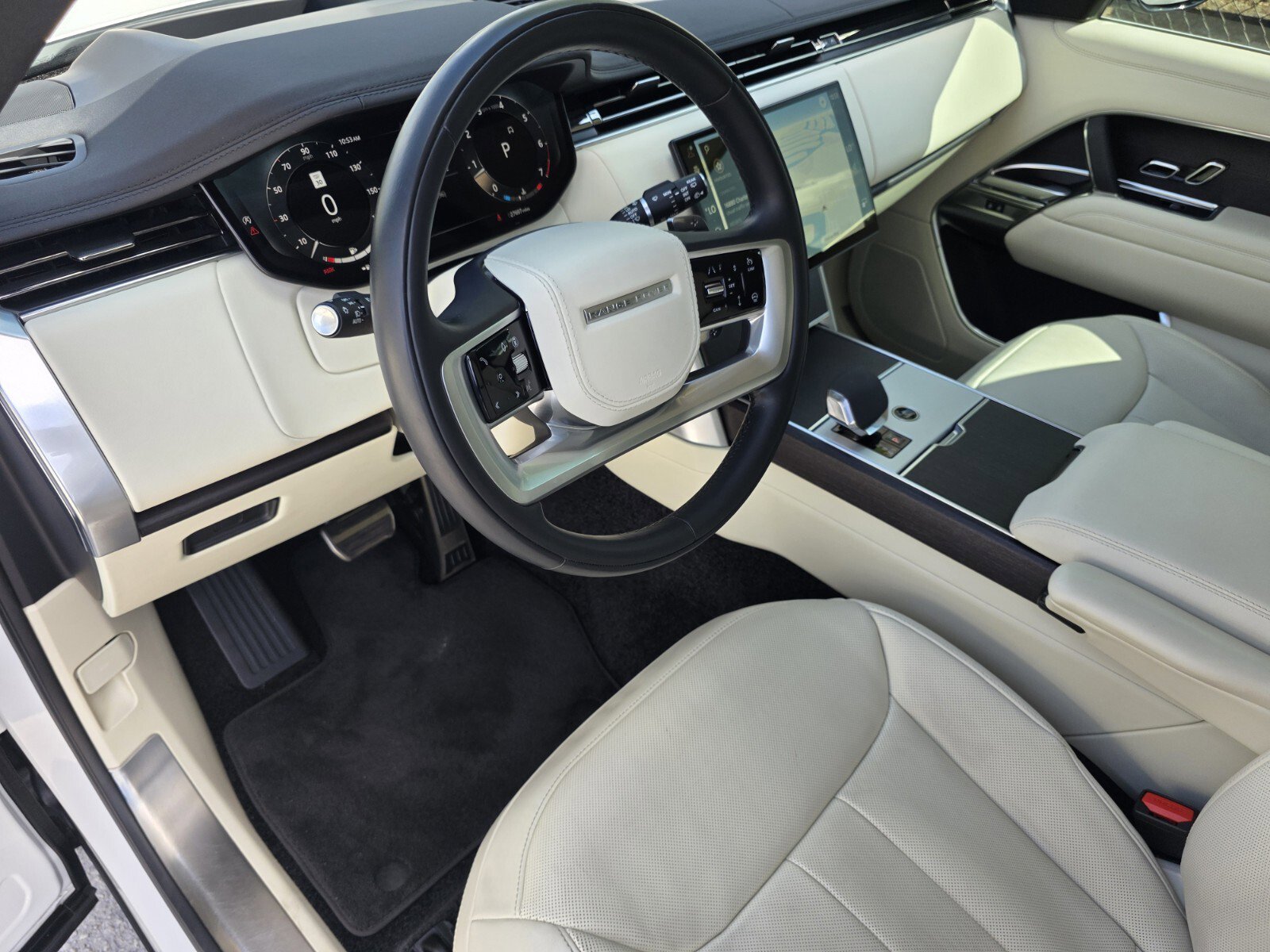 Certified 2024 Land Rover Range Rover SE image 11