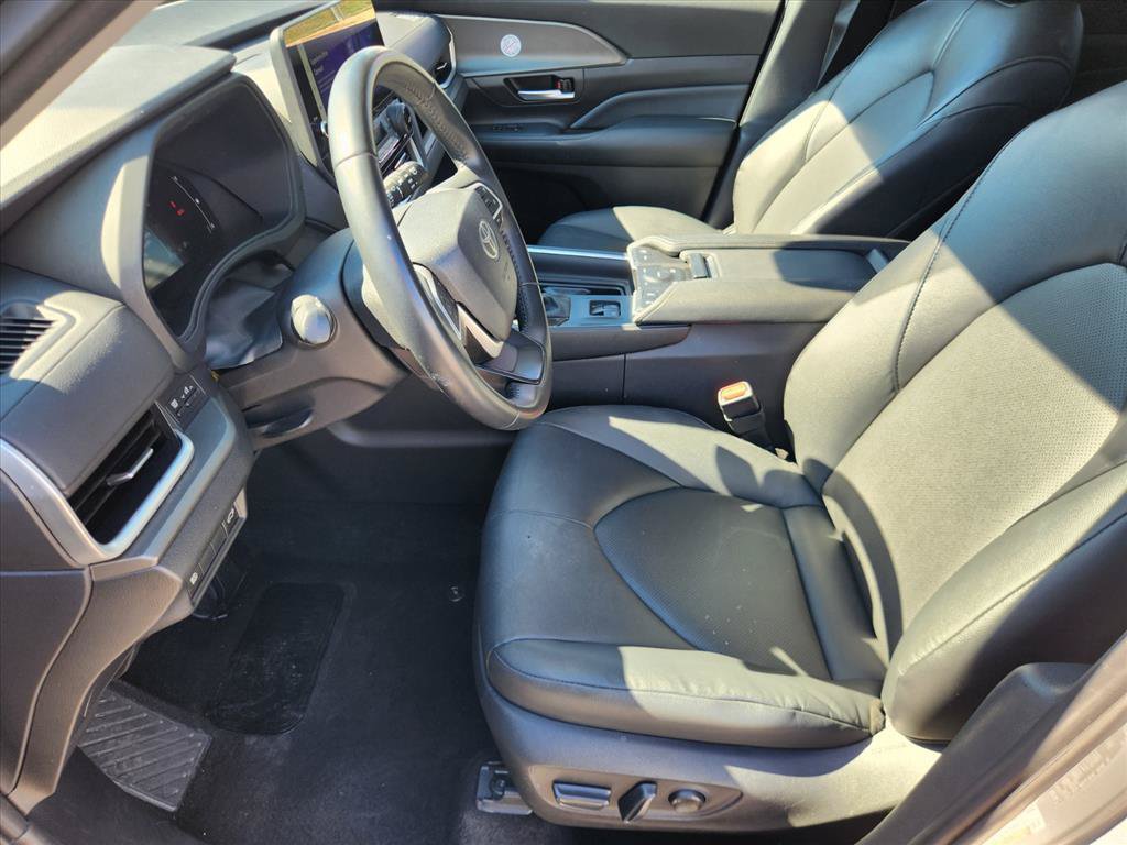 Certified 2025 Toyota Grand Highlander AWD image 12
