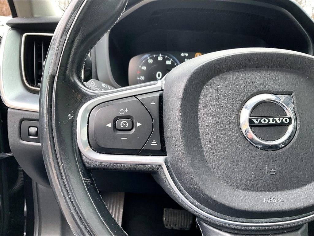 Used 2018 Volvo XC60 T6 Momentum w/ Convenience Package image 14