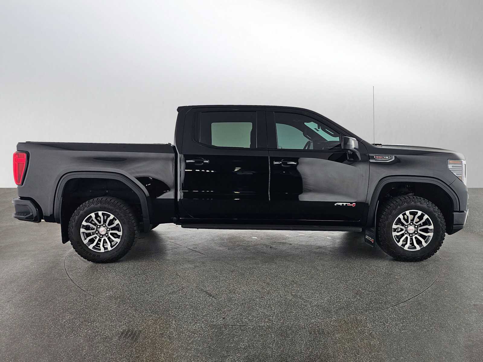 Used 2023 GMC Sierra 1500 AT4 AWD/4WD image 2