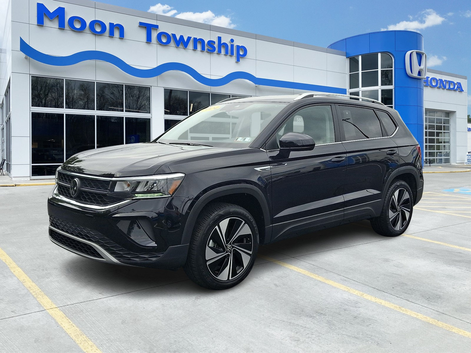 Used 2024 Volkswagen Taos SE AWD/4WD image 3