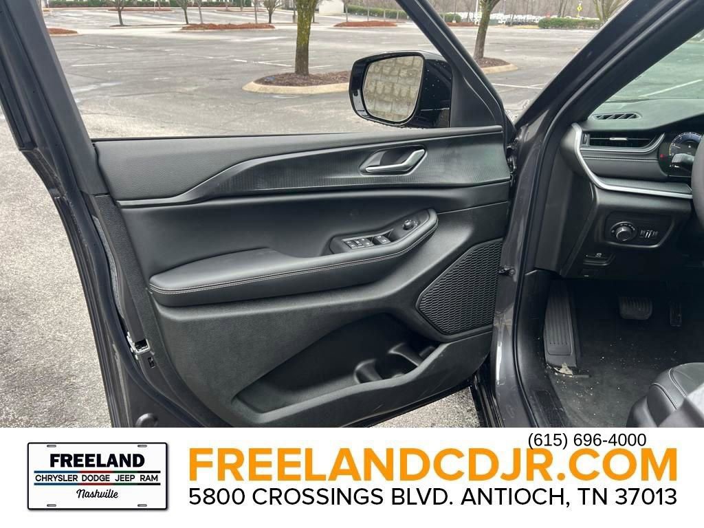 New 2025 Jeep Grand Cherokee L Altitude w/ Trailer Tow Package image 14